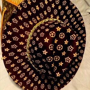 Stylish hat for you divas!